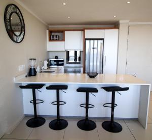 Sandton Smart Apartment Eighteen