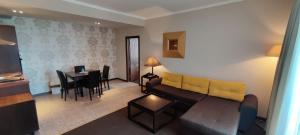 ROYAL BEACH HOTEL apartment