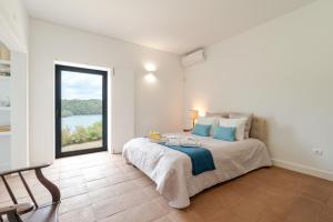HostWise - Quiet & Modern Villa with Pool & River