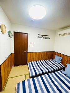 Namba 5 min walk, 100m to Kuromon Market in Sennichimae shopping district, 3 subway junctions
