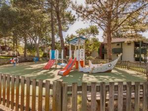 Appartements Cocoon Albatros, Golf view, pool, pine trees and ocean : photos des chambres