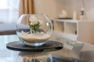 Robs Flat - Moderne 3-Zimmer-Ferienwohnung mit Terrasse, 6 Schlafplätzen, 2 Min S-Bahn, Weil der Stadt bei Stuttgart