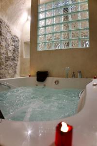 Love Room du Château Fort - Jacuzzi & Insolite !