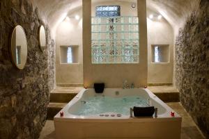 Appartements Love Room du Chateau Fort - Jacuzzi & Insolite ! : photos des chambres