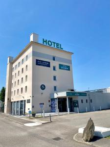Hotels Aka Lodge Lyon Eurexpo Arena Stadium : photos des chambres