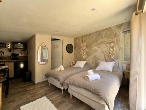Maisons de vacances Ca-Berce Studio equipe : Maison 1 Chambre