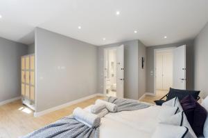 Luxurious 2BR Sleeps 6 Hotel-Style Comfort The Oak