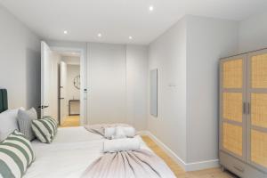 Luxurious 2BR Sleeps 6 Hotel-Style Comfort The Oak