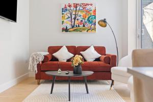 Luxurious 2BR Sleeps 6 Hotel-Style Comfort The Oak