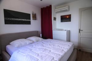 quiet villa, exceptional sea view