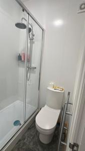 2-bed flat with free parking