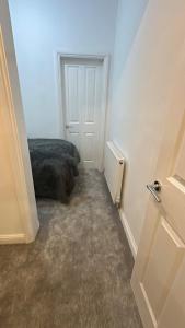 2-bed flat with free parking