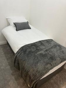 2-bed flat with free parking