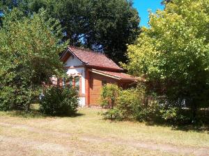 Maisonnette dans parc de 4 ha