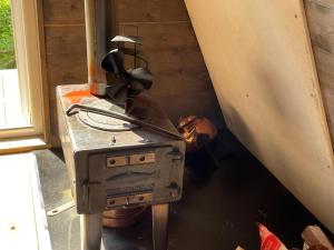 Off-Grid Glamping med Eldstad och Grillplats