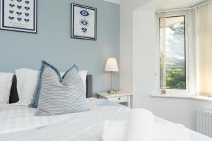 3-Bedroom Cosy Stunning Central Home, Sleeps 8 with Parking and Private Garden - LONG TERM STAY WINTER SPECIAL OFFER AVAILABLE! - by Blue Puffin Stays