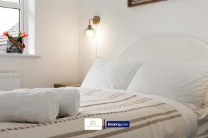 Modern 3 Bedroom House By The Yuma Homes Short Lets & Serviced Accommodation In Ashford Town Centre With Free Wifi & Free Parking