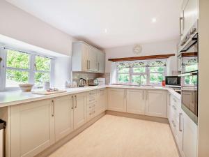 4 Bed in Charmouth THEFA