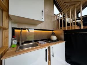 1 Bed Cabin - Sleeps 2 - Parking