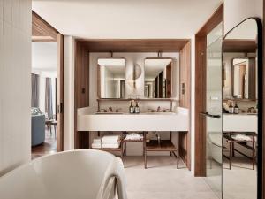 Public House Bangkok, a Member of Design Hotels