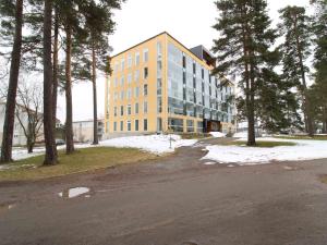 Tikkurila studio for 4 people next to the airport, private parking