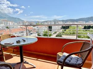 Bar Center Sea View Apartment