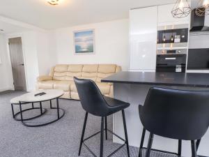 4 Willow Grove - Freehold