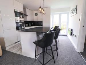 4 Willow Grove - Freehold