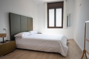 Beachfront Victoria apartment in tossa 2