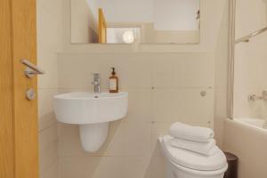1 Bed Apartment London By Leyton Orient, ABBA Arena & Olympic Park
