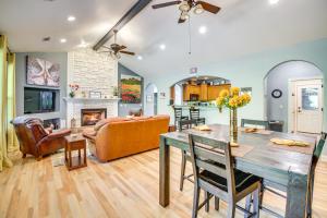 Less Than 5 Mi to Lake Desoto Grand Hot Springs Home