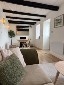 New renovated beach front cottage