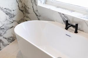 Kew Garden Suite 2BR Sleeps 9 Near Central London