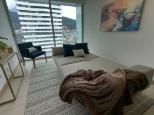 Beautiful apt-balcony in La Carolina 70 QLED TV