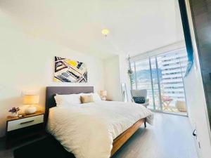 Beautiful apt-balcony in La Carolina 70 QLED TV