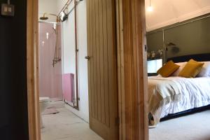 Ty Llaeth 2-Bed Cottage Sleeps 4 Pet Friendly