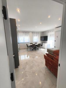 Ivanas Apartments with Amazing Pool Access