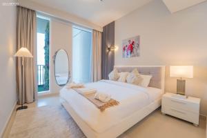 Gardenia Suites Creek Harbour, 2 Bedroom Stylish Apartment with Creek Views