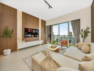 Spacious, Modern Chic 2 BDR Apartment in Prime Downtown Location