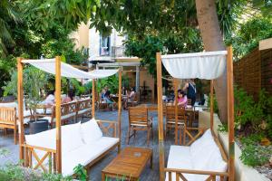 Triple Room with Shower and shared toilet room in Auberge de Jeunesse HI Nice