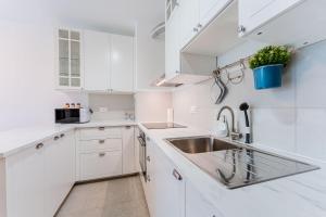 Flex SelfCheckIns 149 - Zagreb - Bedroom - Garage - Loggia