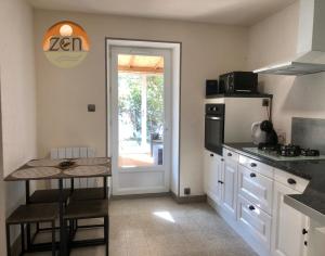 Appartements Les Gites de Chauvet : Appartement avec Terrasse