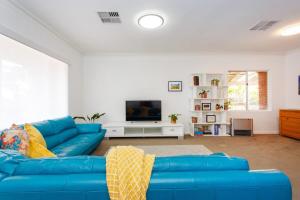 Sunny Stays Holiday Home - 5 min to Fremantle