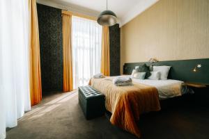 King Suite with Sitting Area room in Le Chateau de Namur