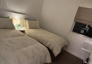 Hunters Quay - Hot Tub Lodge at Limecroft 6