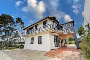 Alaya Stays 3BHK Villa with Balcony and Verandah Escape, Kotagiri