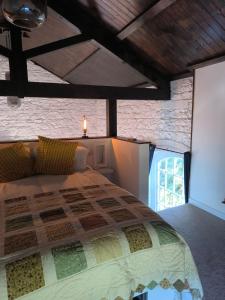 Mos Loft at Platforms End