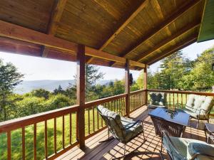 S Westridge View Cabin with Hot Tub & Ski-Shuttle