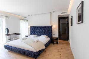 S2 House for 12p swimming pool AC BBQ 10mins from Sea