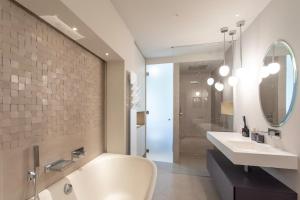 S2 House for 12p swimming pool AC BBQ 10mins from Sea